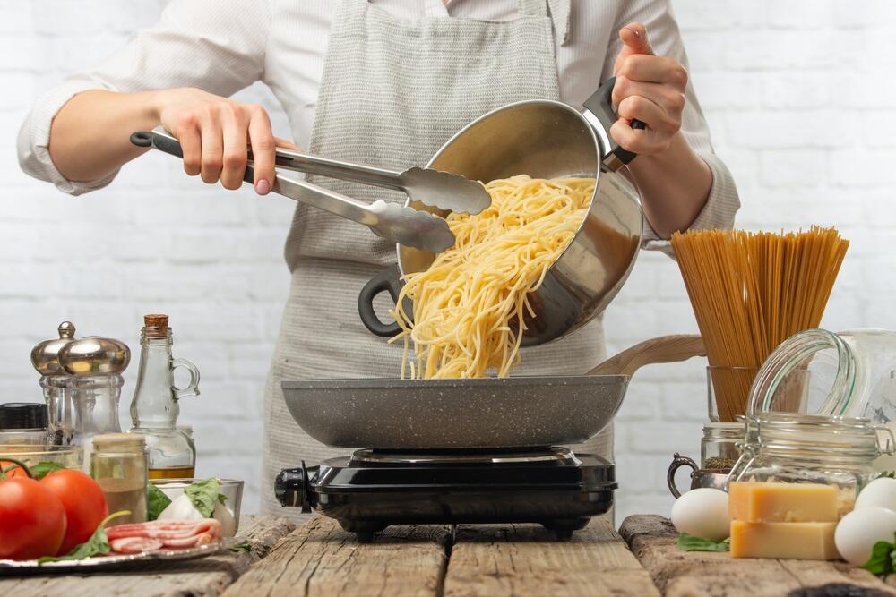 Grocery shopping and cooking class in Rome