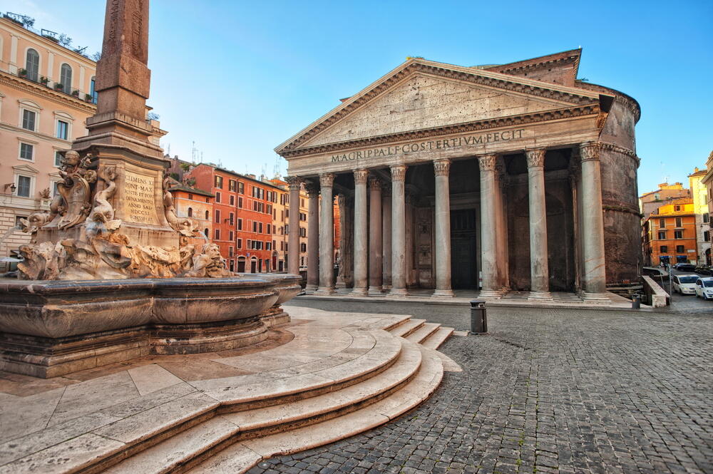 Guided tour with a small group in the Roman Pantheon, curiosities and ...