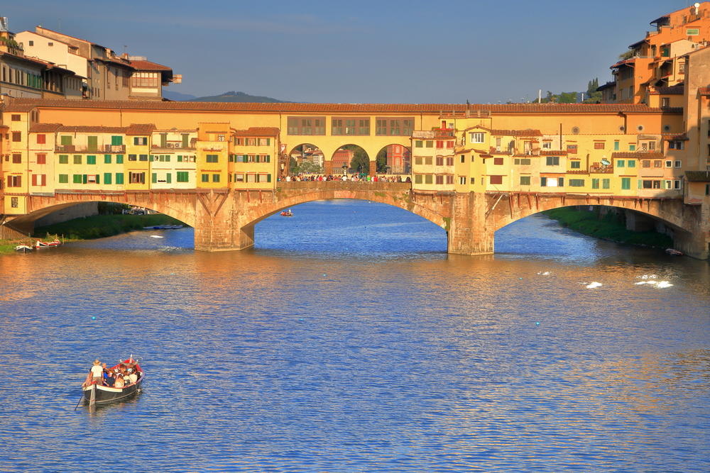 Firenze In barca sull'Arno con aperitivo al tramonto