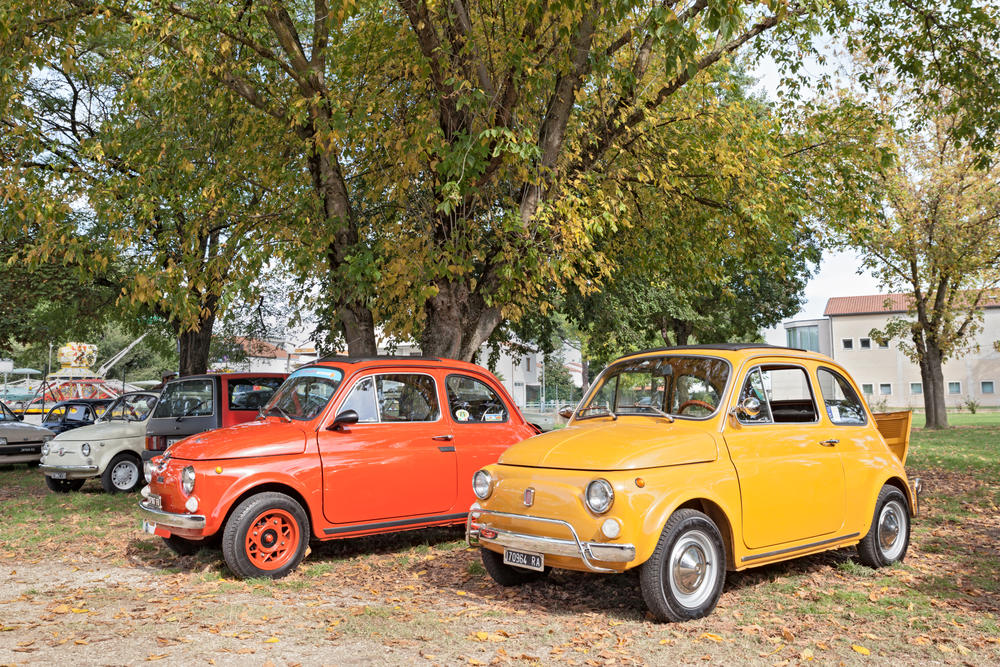 A quick afternoon drive in a Fiat 500 through the hills of Florence