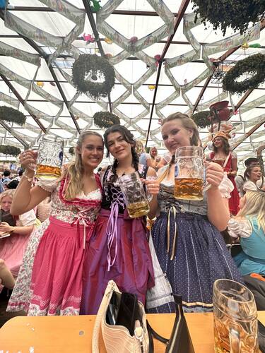 Camping in Munich Oktoberfest for Rome students